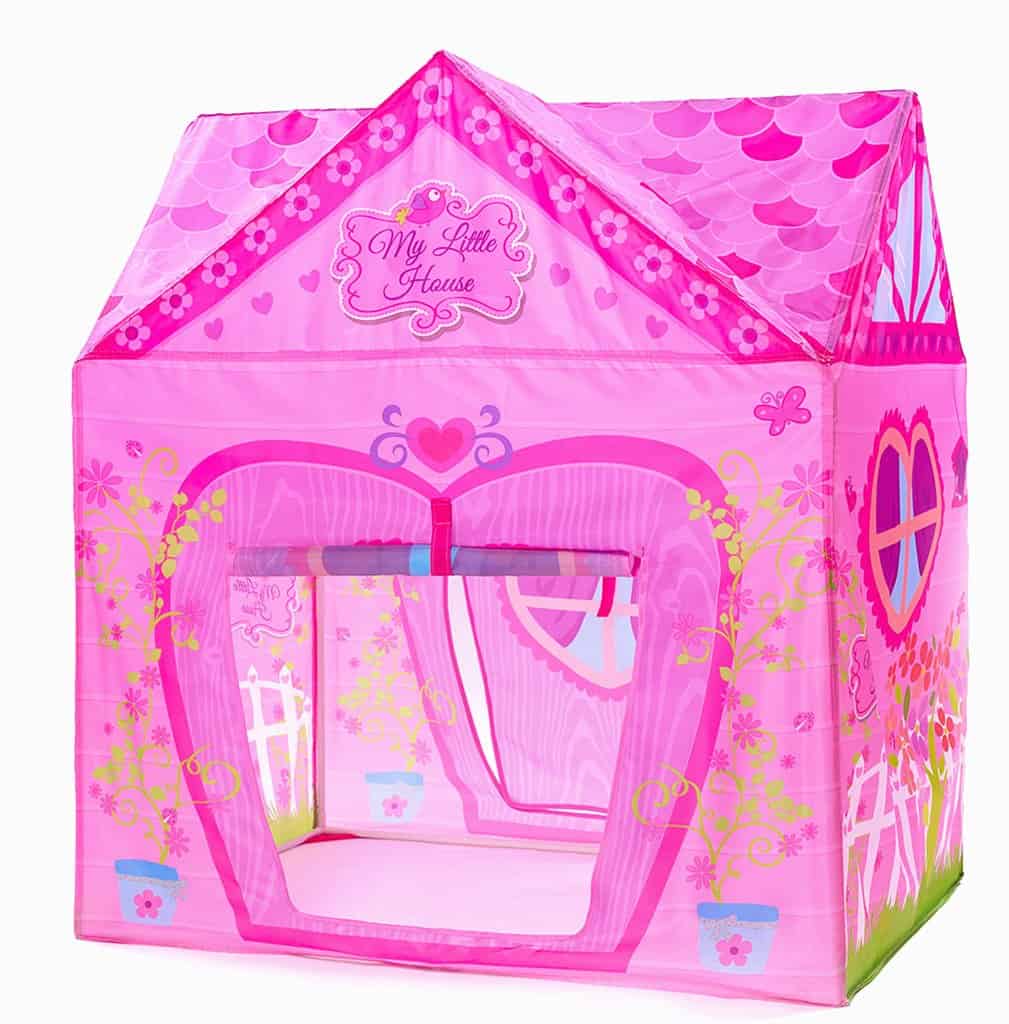 girl play tent house