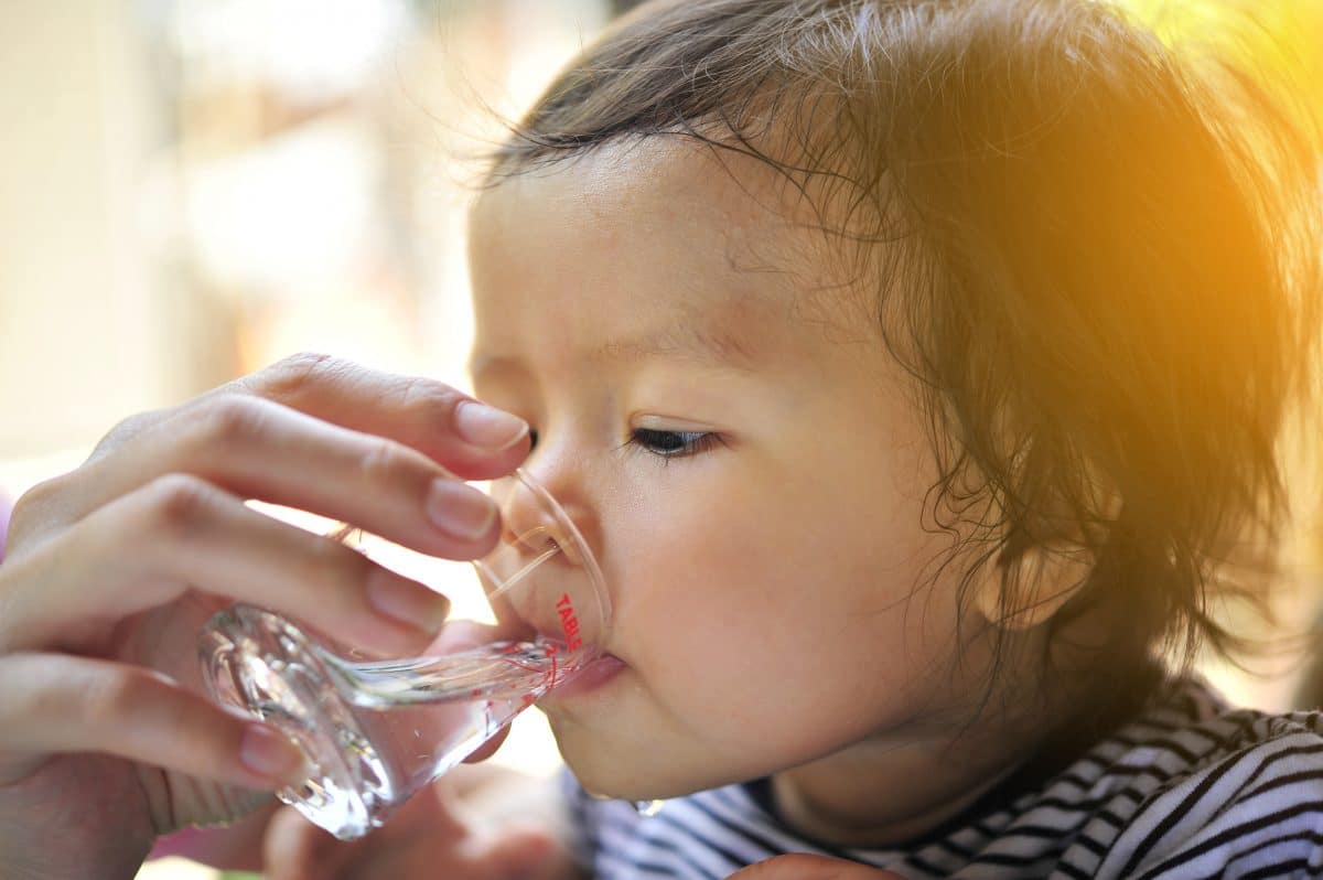 babies and drinking water