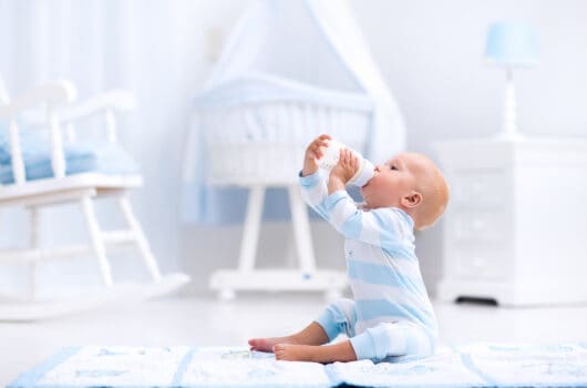 How Much Milk Should Babies Drink? Feeding Amounts and Timings