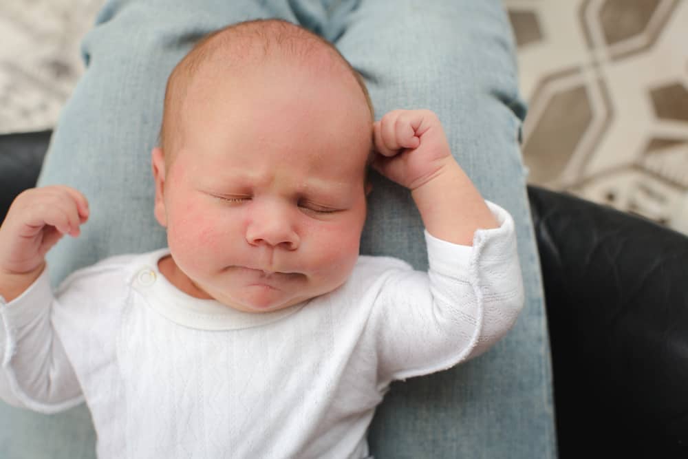 baby-fighting-sleep-causes-and-remedies-littleonemag