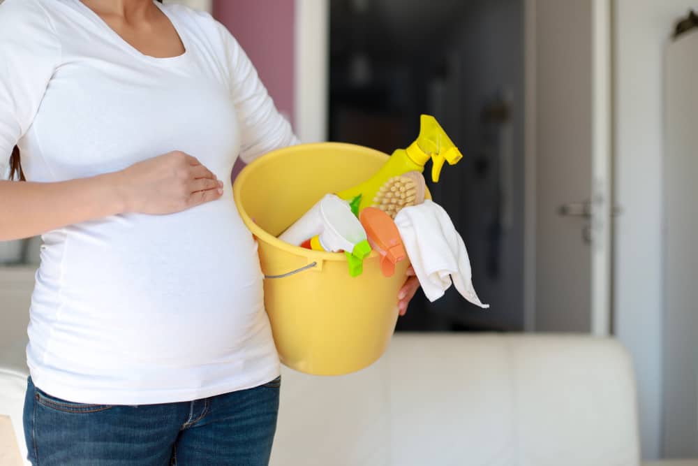 cleaning-during-pregnancy-is-it-safe-littleonemag