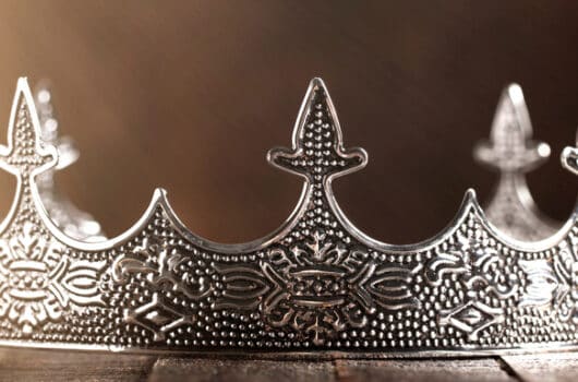 50 Regal Baby Names That Mean “Crown” - LittleOneMag